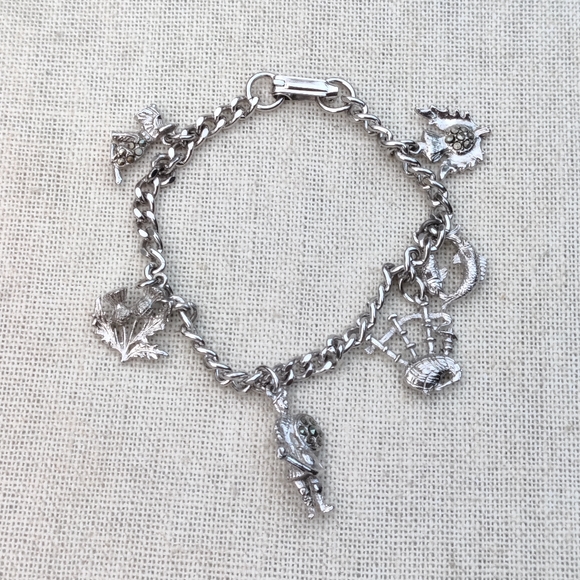 Vintage pewter charm bracelet - Picture 3 of 6